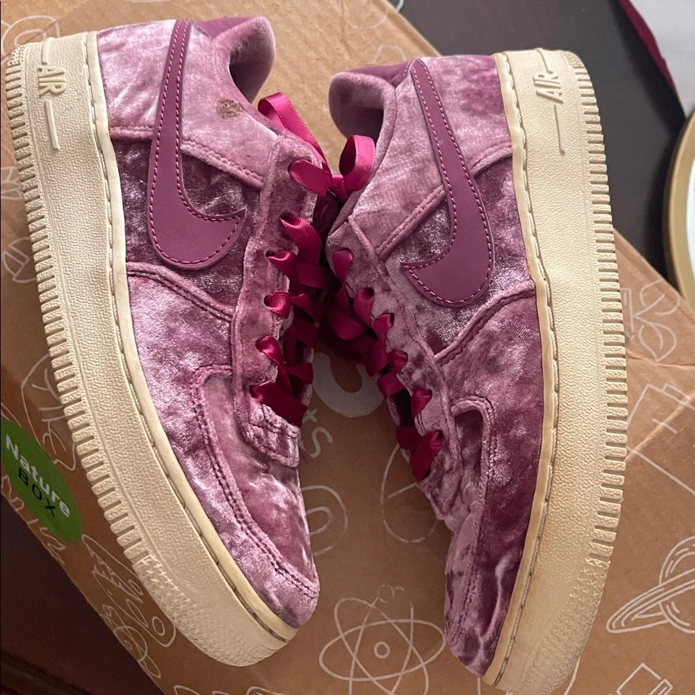 Nike Air Force 1 Low Crushed Velvet Youth 4 Tea Berry 849345-501